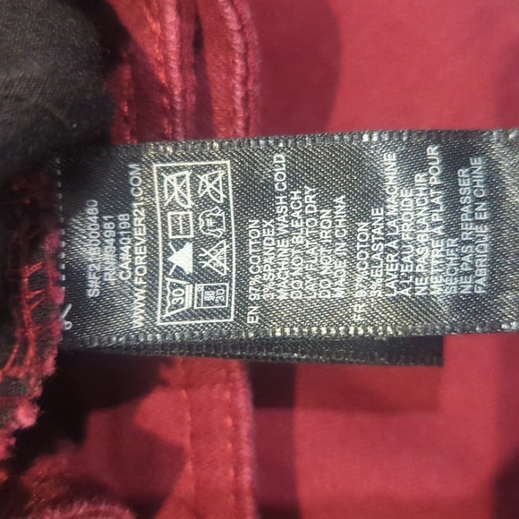 Forever 21 Maroon jeans With Button Detail - Size 26 Like New - Picture 4 of 5